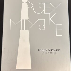 Issey Miyake L'Eau d'Issey Women Skincare - Silver